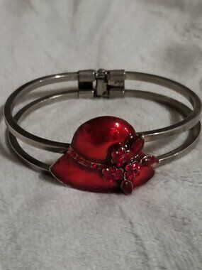 Red Hat Women's bracelet